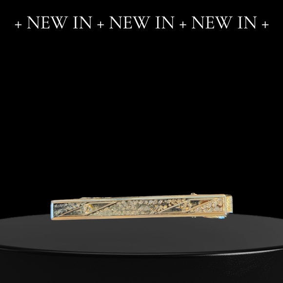 Jewelry - 🐣 Silver Tone Rhinestones Tie Clip